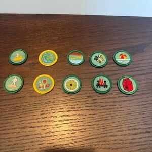 A Set Of 10 Vintage‎ Girl Scout Badges 1963-1980